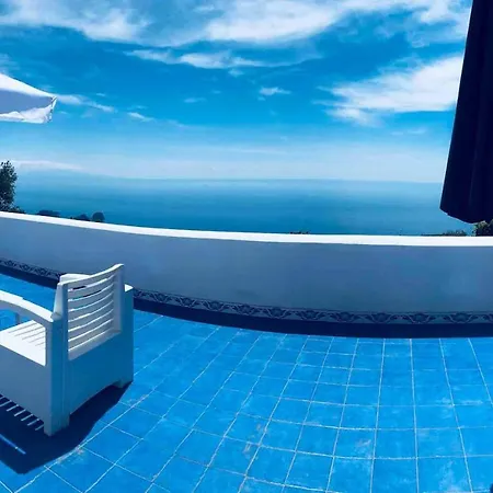 - Casa Le Tore Blu Holiday home